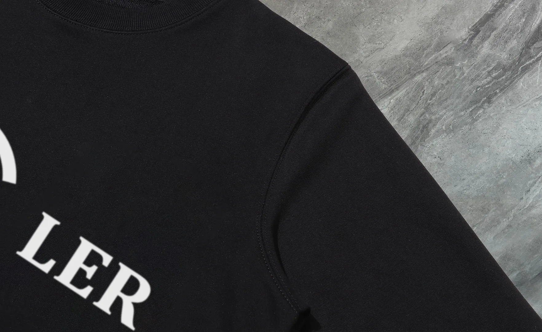 【 In Stock】 〖 𝐌𝐎𝐍𝐂𝐋𝐄𝐑~ 〗 440g ， 😎 ， ， Factory 2025 T ， ， Premium LOGO， Same Style ：Black White Size：S M L XL 2XL